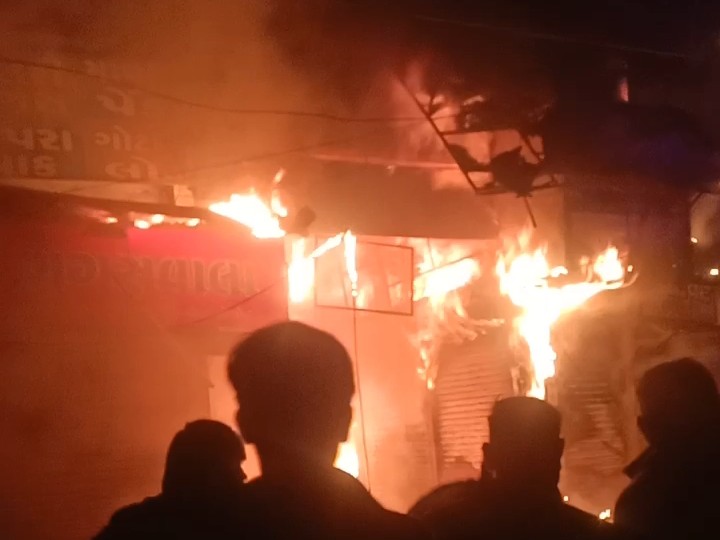 Dakor Mandir Shops Fire PHOTOS VIDEOS; Fire Department Controls Blaze