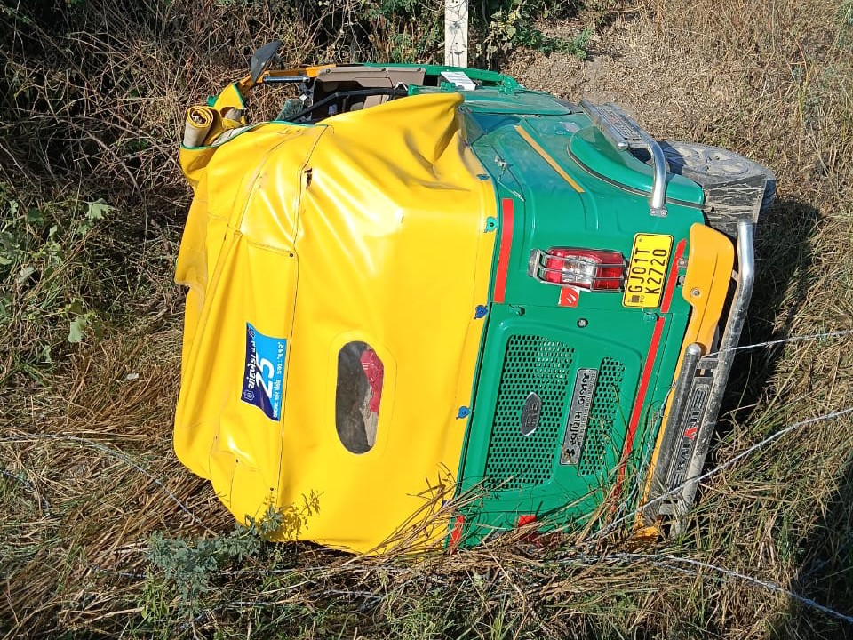 Sami Rickshaw Sami Auto Rickshaw Overturns Death Driver Bharatbhai Parmar Accident VIDEOS