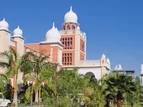 '1 वाजेपर्यंत कार्यालय रिकामे करून टाका, नाहीतर बॉम्बने उडवून टाकू.