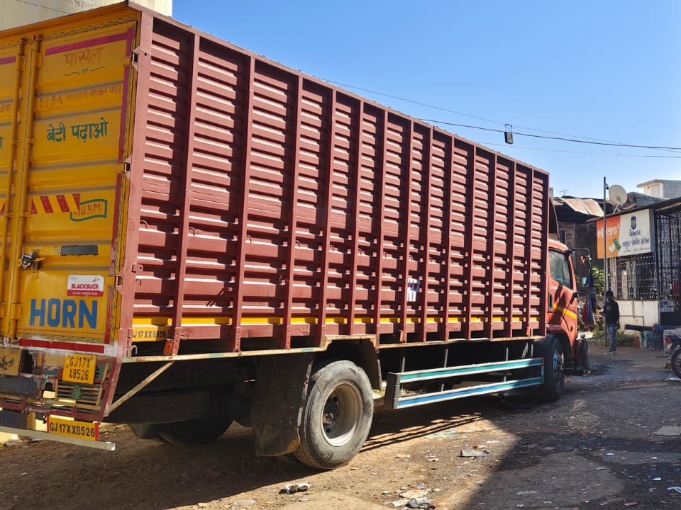 Mehsana LCB seizes large quantity of liquor from Visnagar | મહેસાણા LCBએ  વિસનગરથી દારૂનો મોટો જથ્થો ઝડપ્યો: ભાન્ડુ હાઈવે પરથી ₹34.52 લાખનો વિદેશી  દારૂ, એકની ધરપકડ - Visnagar ...
