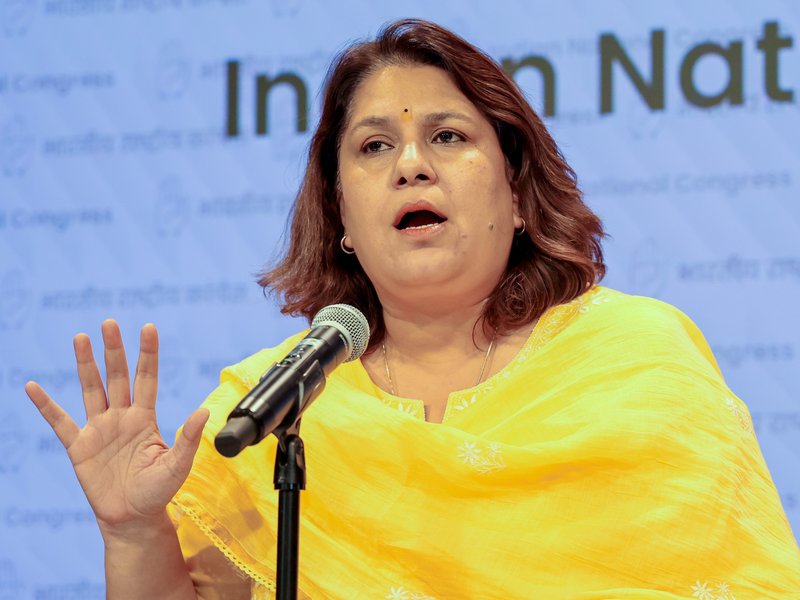 કોંગ્રેસ નેતાઓને 48 કલાકમાં પોસ્ટ દૂર કરવા આદેશ આપ્યો છે.