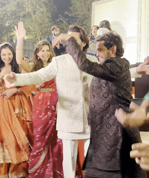 Kinjal Dave, Dhruvin Shah, Khajurbhai and other celebrities played garba