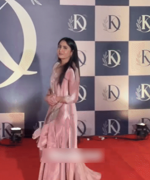 Geeta Rabari attended the reception with husband Pruthvi Rabari
