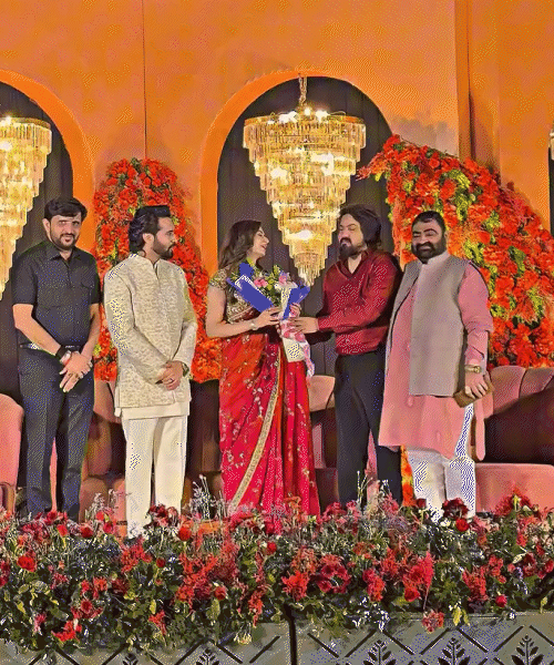 Vijay Suvada congratulating Kinjal and Dhruvin
