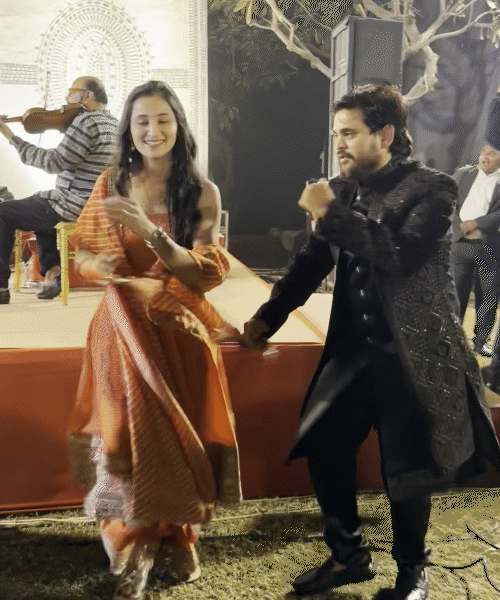 Khajurbhai danced garba with wife