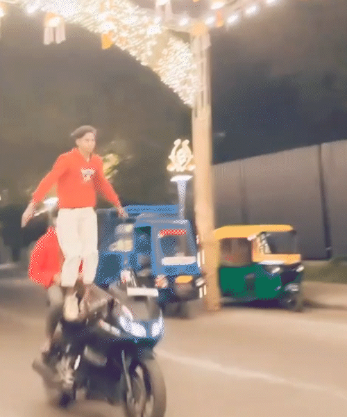 સ્પોર્ટ્સ બાઈક ઉપર એક યુવકનો સ્ટંટ કરતો વીડિયો વાઈરલ.