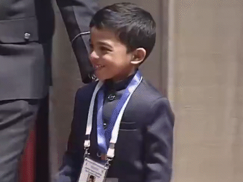 કોલકાતામાં રહેતા અનીશ સરકારને 2024માં બાળ પુરસ્કાર આપવામાં આવ્યો હતો. ત્યારે તેમની ઉંમર 3 વર્ષ, આઠ મહિના અને 19 દિવસ હતી. રાષ્ટ્રપતિ મુર્મુએ અનીશને મેડલ અને સર્ટિફિકેટ આપીને સન્માનિત કર્યો હતો.