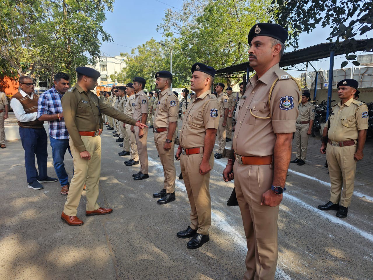 Lok Darbar held in Kadi under the chairmanship of SP | કડીમાં SPની  અધ્યક્ષતામાં લોકદરબાર યોજાયો: રોમિયોગીરી ડામવા, ચોરી રોકવા, પોલીસ ચોકી અને  અલગ તાલુકા પોલીસ ...