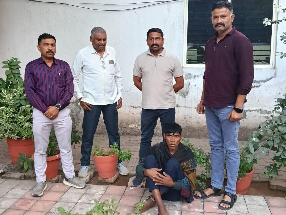 The mastermind behind the temple theft in Sabarkantha has been arrested. | સાબરકાંઠામાં  મંદિર ચોરીનો મુખ્ય સૂત્રધાર ઝડપાયો: રૂ.23,950નો મુદ્દામાલ કબજે, પાંચ  સાગરીતો સામેલ ...