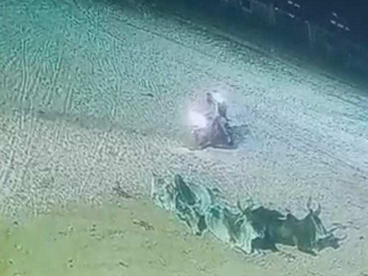 Radhanpur Gotarka Dargah Theft; Unknown Burglars Steal Cash CCTV Footage | રાધનપુરના  ગોતરકા ગામે દરગાહમાં ચોરી: દાનપેટી તોડી અજાણ્યા તસ્કરો 46,000 રૂપિયાની રોકડ  લઈ ફરાર ...