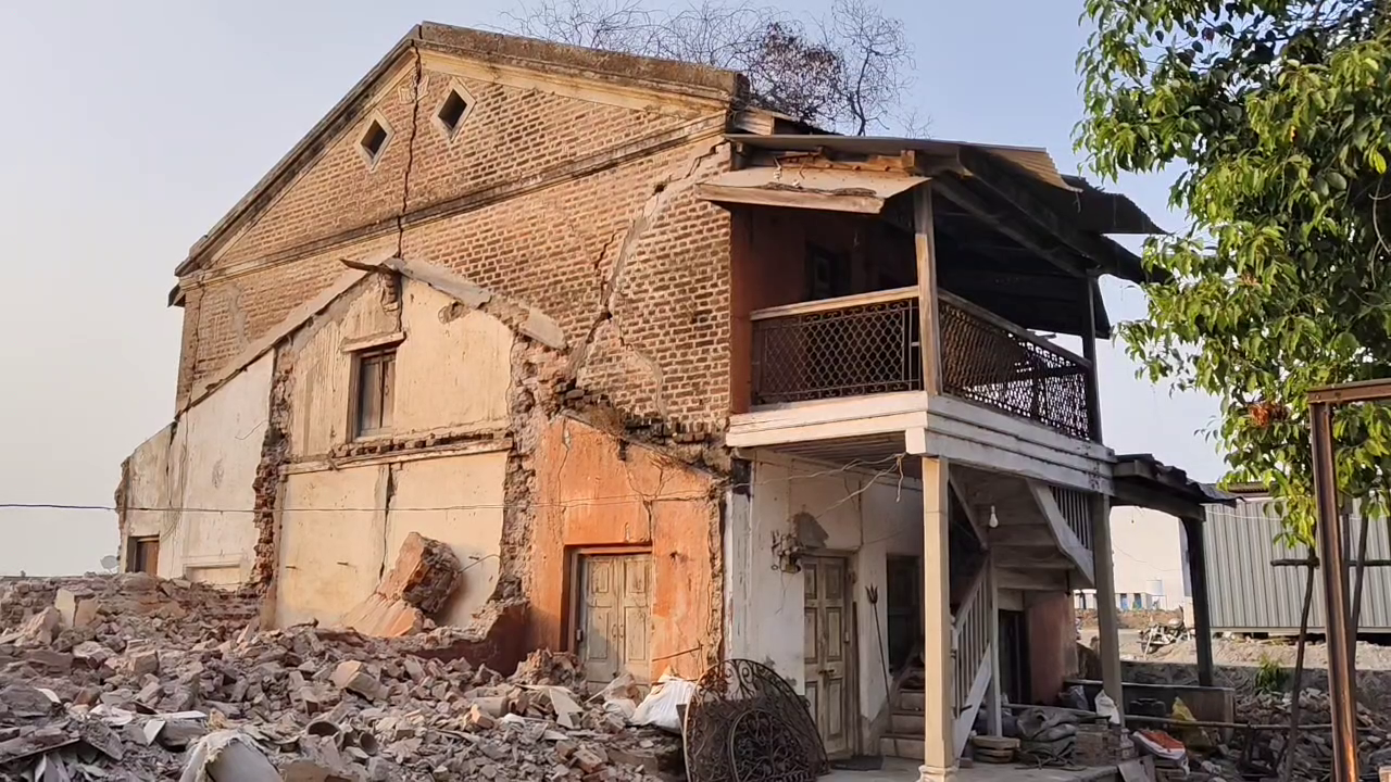 મંદિરનું જૂનું મકાન