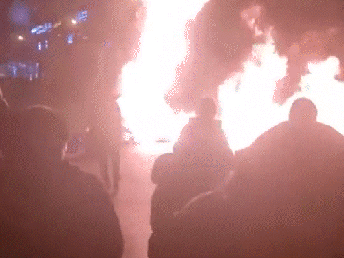 ઈરાનમાં 28 ડિસેમ્બરથી વિરોધ પ્રદર્શનો થઈ રહ્યા છે. ગુરુવારે 100થી વધુ શહેરોમાં લોકો મોંઘવારીનો વિરોધ કરવા માટે રસ્તા પર ઉતરી આવ્યા હતા. - Divya Bhaskar