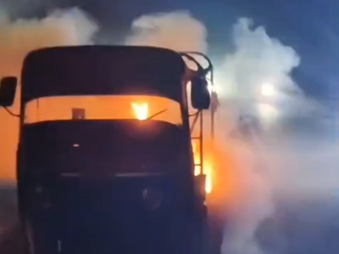 CNG rickshaw catches fire in Tharad