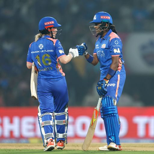 કેરી-સજનાએ મુંબઈને 100 રનનો આંકડો પાર કરાવ્યો.