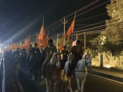 PM Modi Performs Somnath Puja Leads Shaurya Yatra Addresses Gathering | સોમનાથ સ્વાભિમાન પર્વનો બીજો દિવસ: સોમનાથ મહાદેવની પૂજા કરી પીએમ મોદી 108 અશ્વો સાથે 2 કિમી લાંબી ...