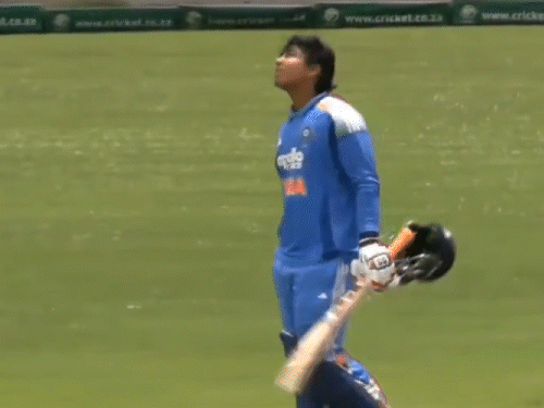 સેન્ચુરી ફટકાર્યા બાદ વૈભવનું અલગ અંદાજમાં સેલિબ્રેશન કર્યું હતું.