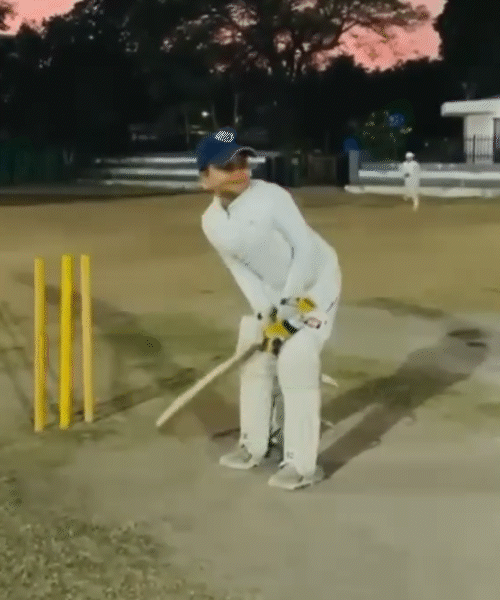 ગર્વિત એકદમ કોહલીની સ્ટાઇલમાં જ બેટિંગ કરે છે