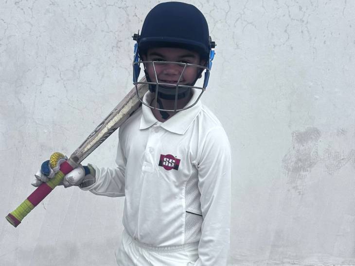 ગર્વિતે ક્રિકેટ એકેડેમીમાં એડમિશન લીધેલું છે.