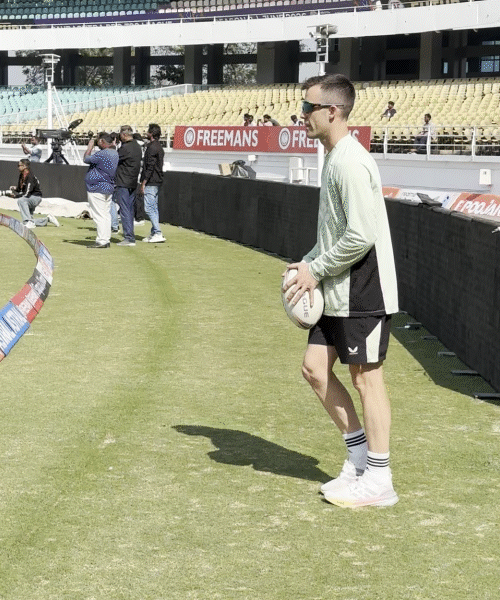 બુધવારની મેચ પહેલાં નિરંજન શાહ ક્રિકેટ સ્ટેડિયમ પર કિવી ખેલાડીઓએ પ્રેકટિસ કરી.