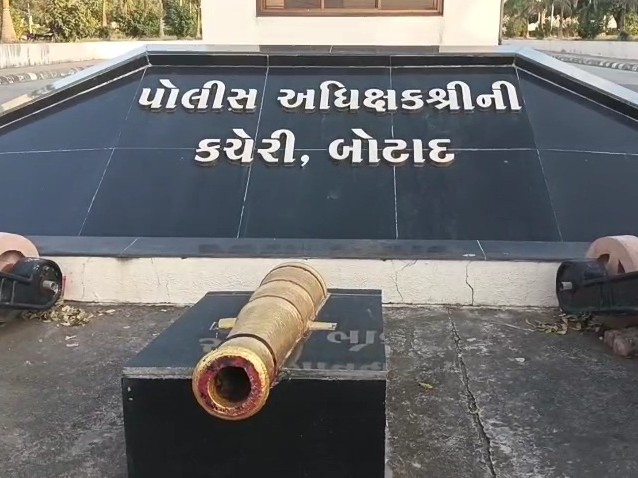 Turkha Murder Protest: Family Demands Arrests at Botad SP Office