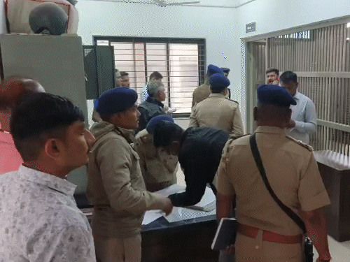 Vadodara Man Arrested for Assaulting Wife Commits Suicide in Police Lockup