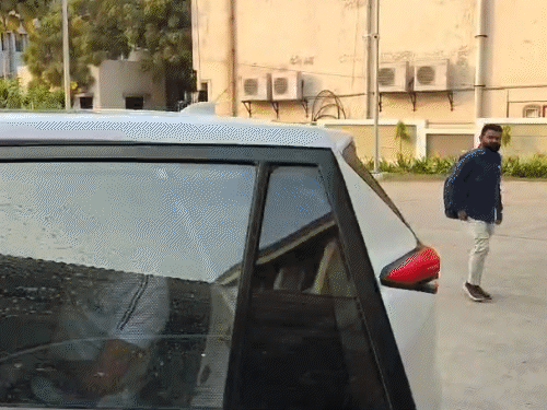 જયરાજ આહીર SIT સમક્ષ હાજર થયા ત્યારની તસવીર.