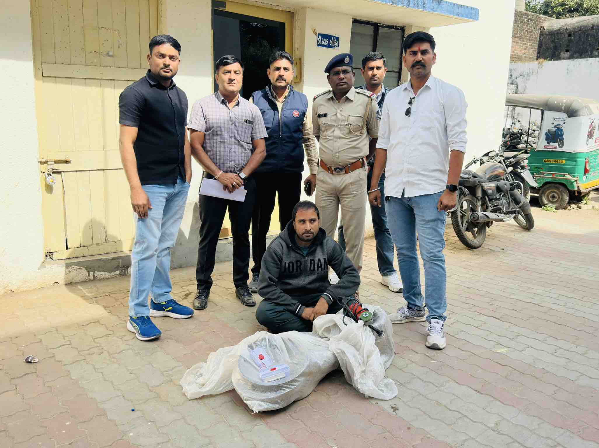 Patan Master Key Theft: Rs 2.76 Lakh Recovered | Gizzer Repair Scam