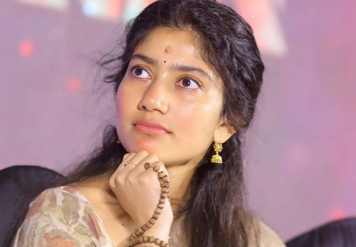 સાઇ પલ્લવી આ વર્ષે દિવાળી પર રિલીઝ થનારી રણબીર કપૂરની ફિલ્મ 'રામાયણ'થી બોલિવૂડમાં ડેબ્યૂ કરશે.