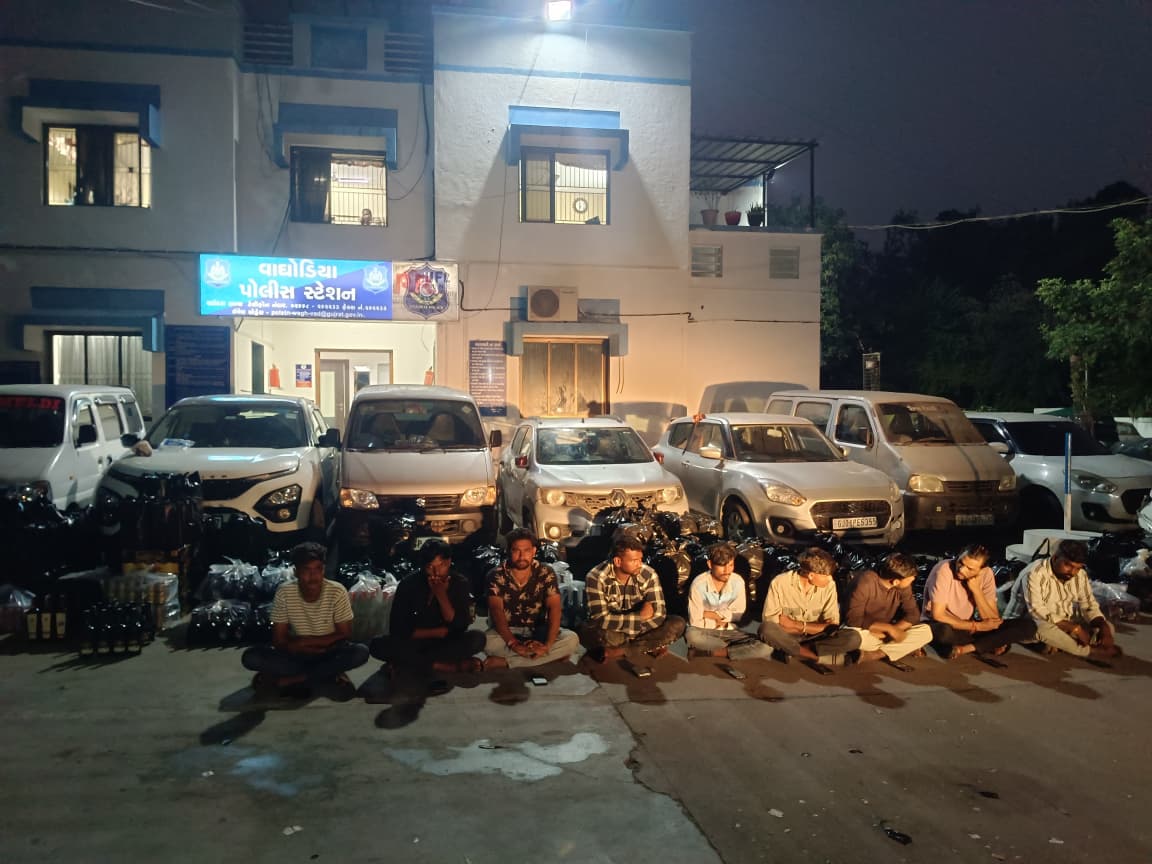 SMCએ દરોડો પાડીને દારૂના જથ્થાનો સપ્લાયર સહિત 9ને ઝડપ્યા હતાં.