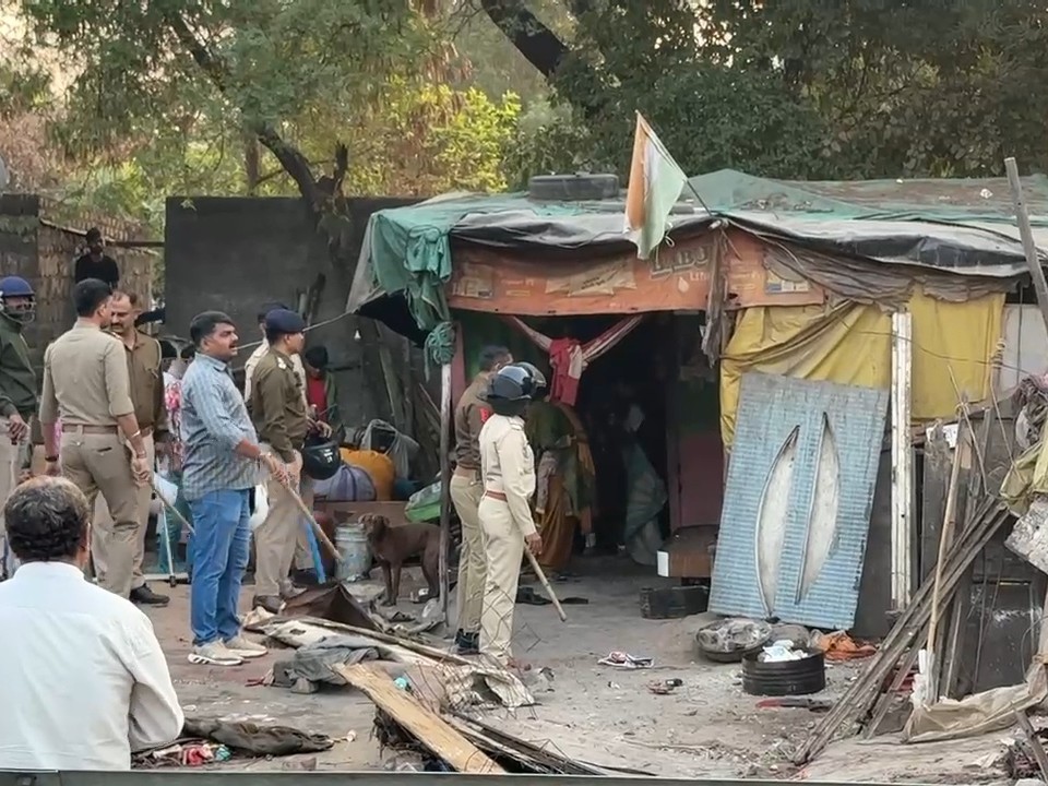 Jamnagar Police Demolish 150+ Shacks | Digjam Overbridge Encroachment Removed
