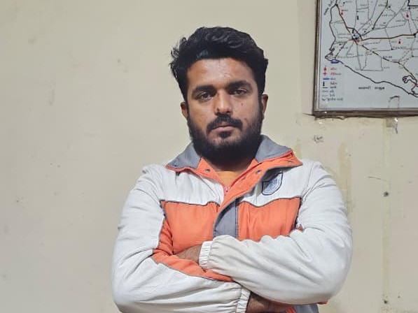 Gir Somnath Police Nabs NDPS Accused Razzak Haajibhai Chauhan | Five ...