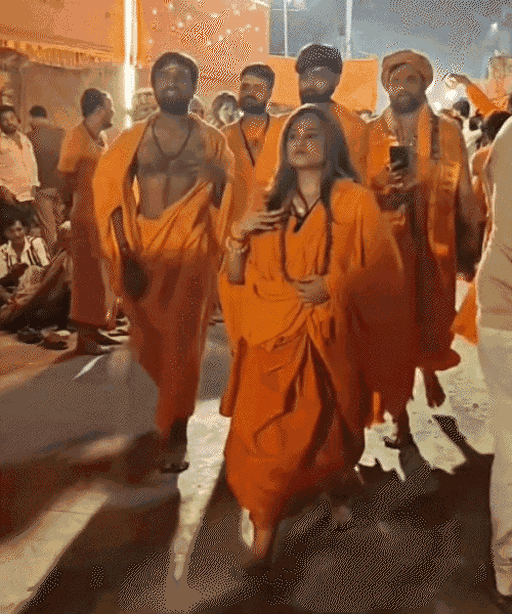 સંતોના આ મેળામાં સનાતન પરંપરાઓનું ચીરહરણ.