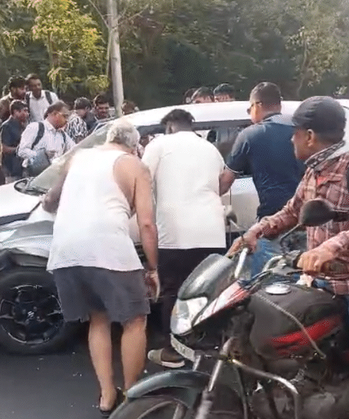 Vadodara Drunk Driver Accident Injures Three | Car Police Marked