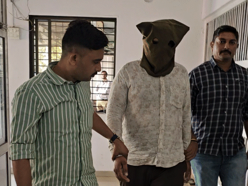 આ પહેલાં પણ આરોપી સંદીપ ગોટી પર છેડતી સહિતના આક્ષેપો લાગી ચૂક્યા છે.