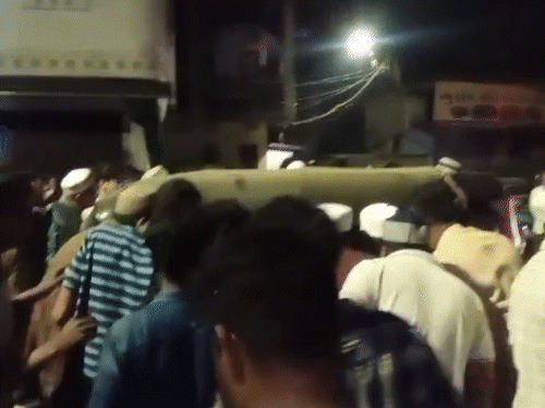 Drunk Rickshaw Driver Causes Triple Accident in Vadodara; Father-Son ...