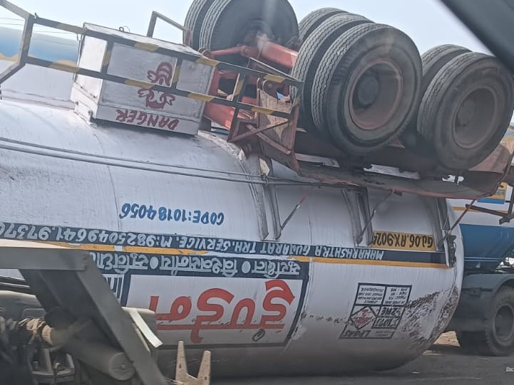 Jamnagar-Khambhalia Road Accident: LPG Tanker Overturns Near Sapar