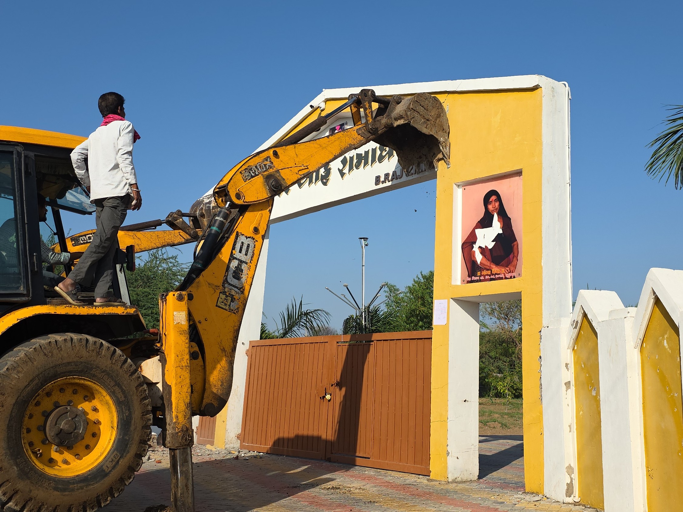 Patan Police Van Attack: Gangs Farmhouse Demolished | Gujarat
