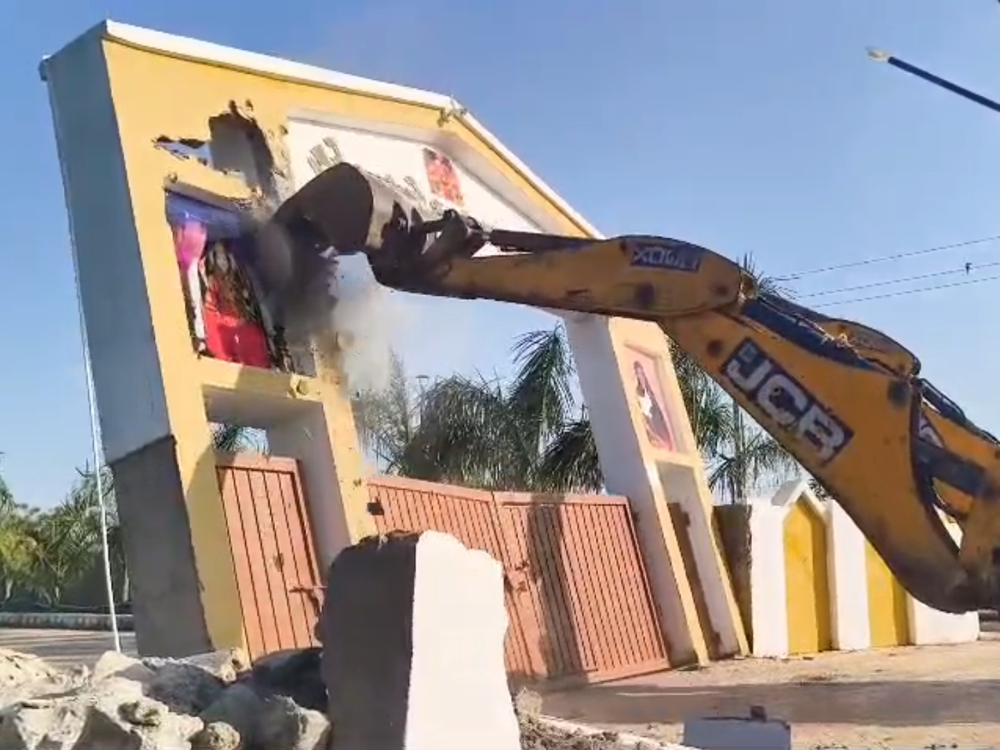 Patan Police Van Attack: Gangs Farmhouse Demolished | Gujarat