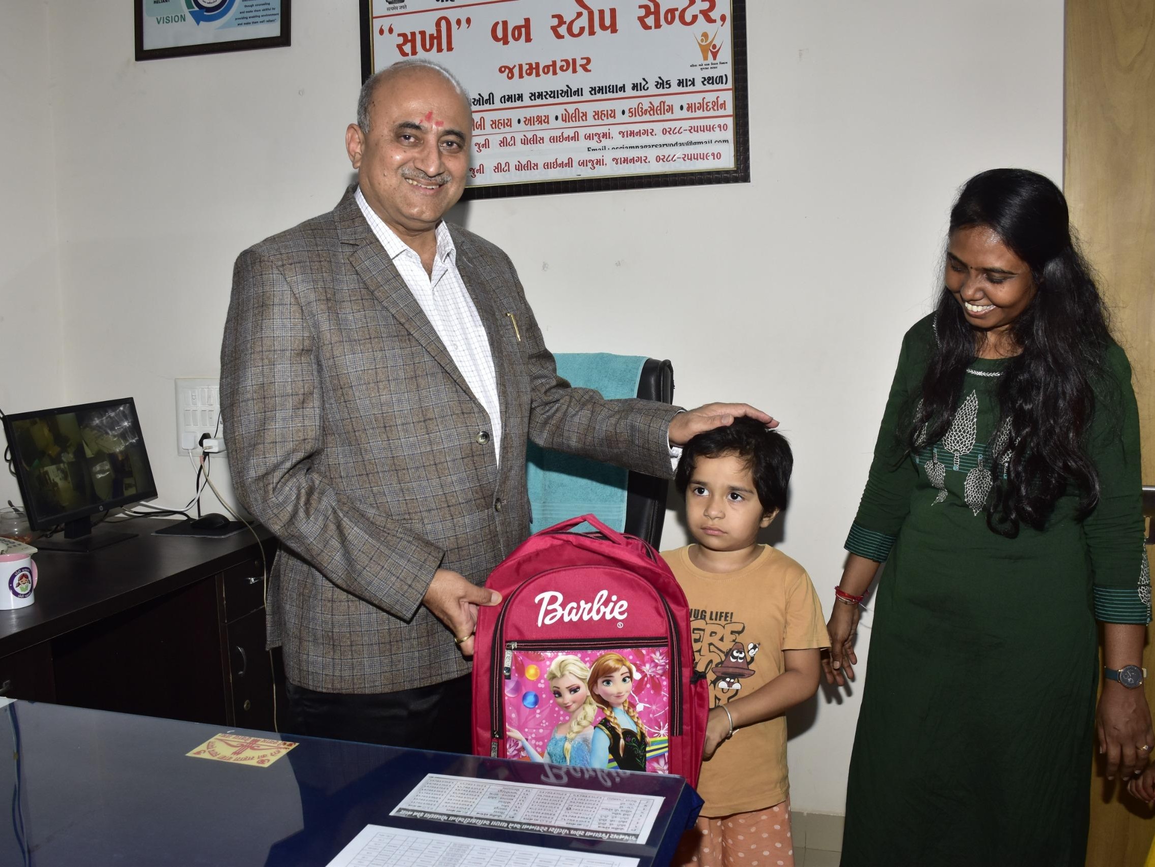 Jamnagar Collector Visits Sakhi Center, Distributes Kits
