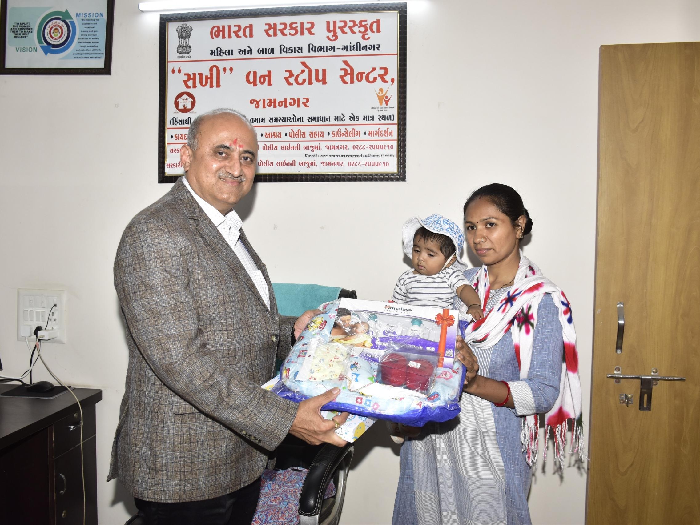 Jamnagar Collector Visits Sakhi Center, Distributes Kits