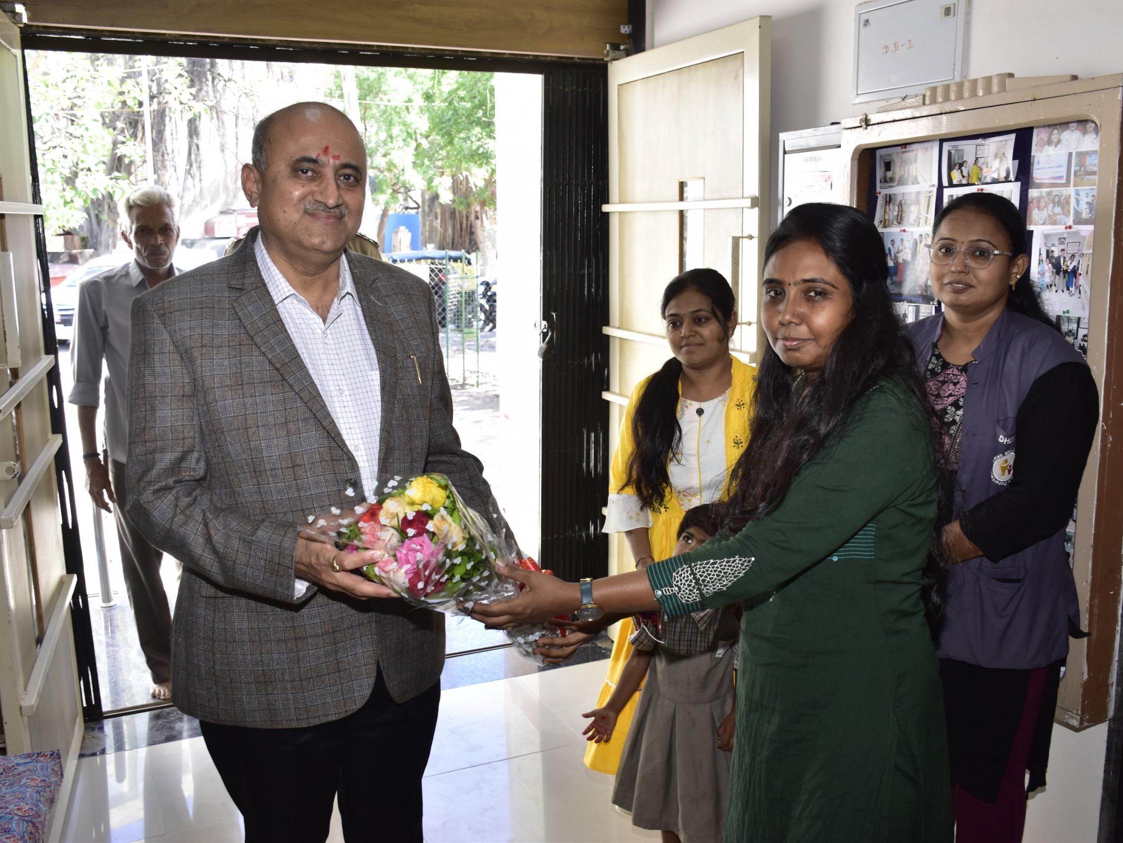 Jamnagar Collector Visits Sakhi Center, Distributes Kits