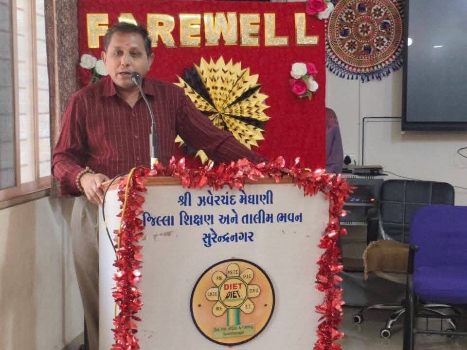 Surendranagar Rto Surendranagar DIET Convocation: Dr. Nilesh Trivedi Addresses B.Ed. Batch