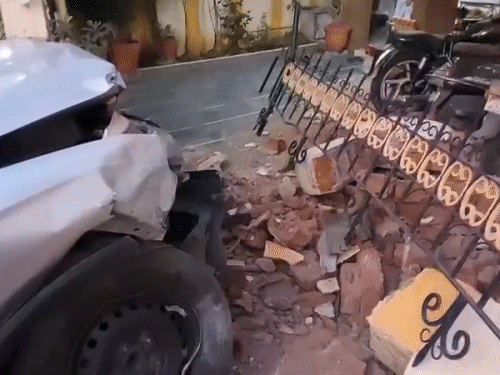 Vadodara Drunk Driver Crashes House Wall; Big Accident Averted