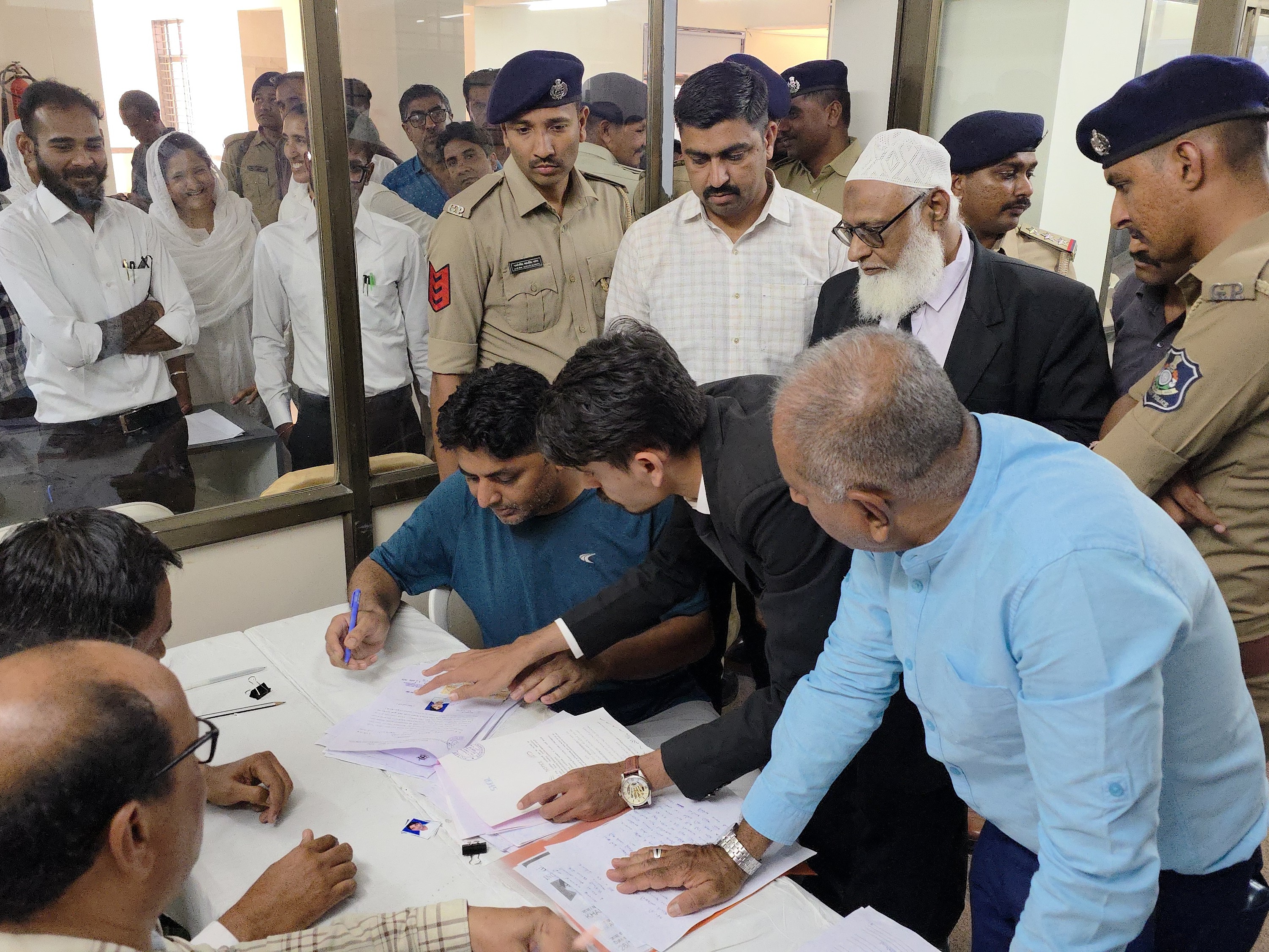 Jamnagar Election: Altaf Khafi Congress Candidate Files Nomination Amid ...