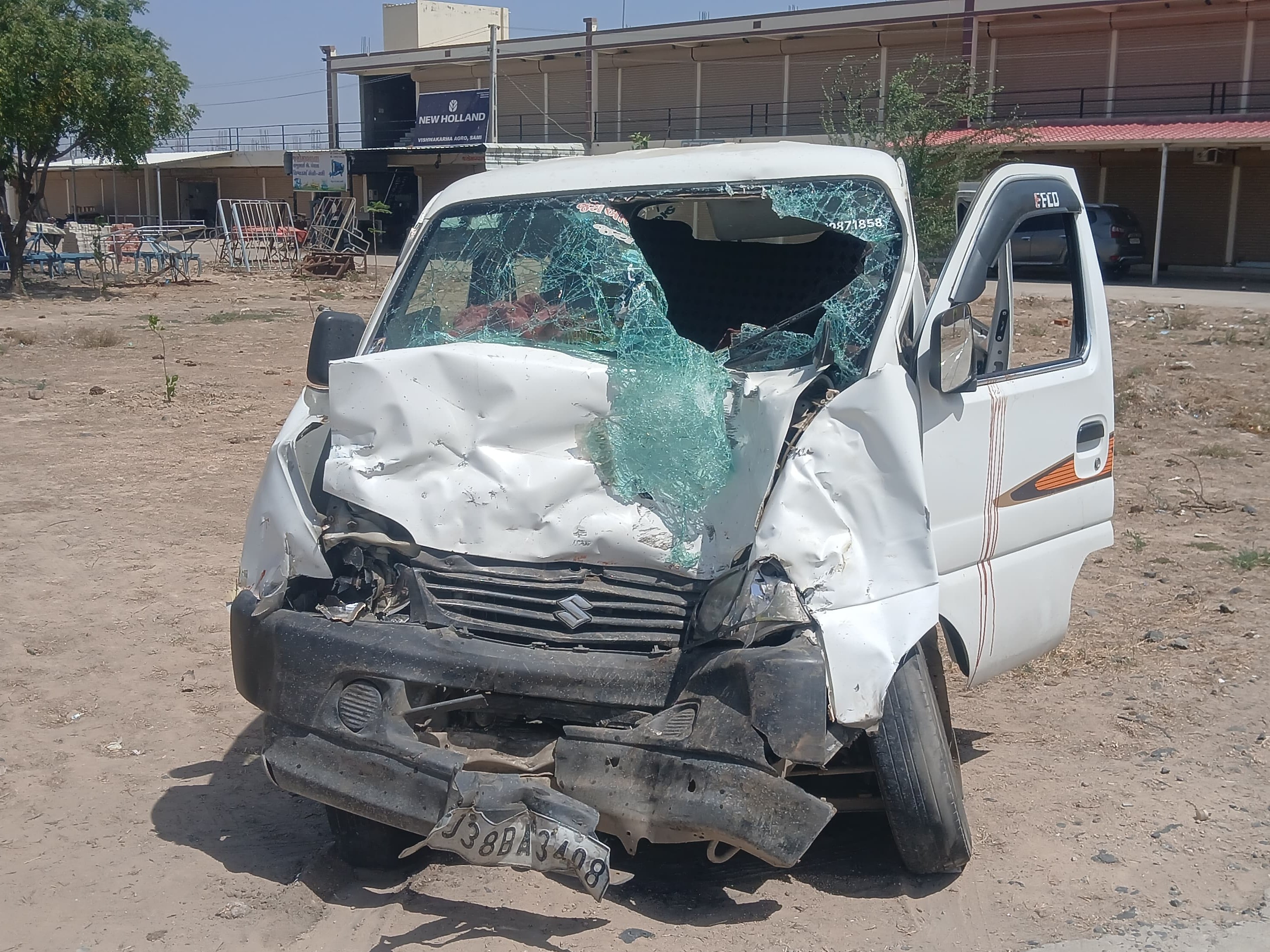 Patan Sami-Harij Highway Ecco Chhota Hathi Accident | One Dead, Injured