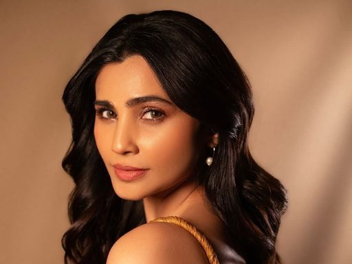 સલમાન ખાનની ફિલ્મ 'જય હો'થી બોલિવૂડમાં ડેબ્યૂ કર્યું હતું