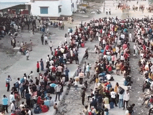 Chaos at Udhna Railway Station