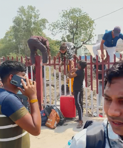 Chaos at Udhna Railway Station