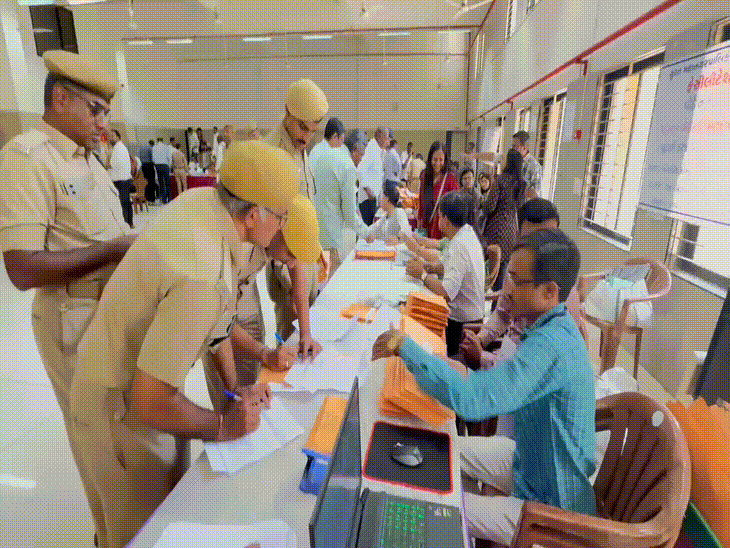 Surat Postal Ballot Process Begins; Over 5000 Employees Vote