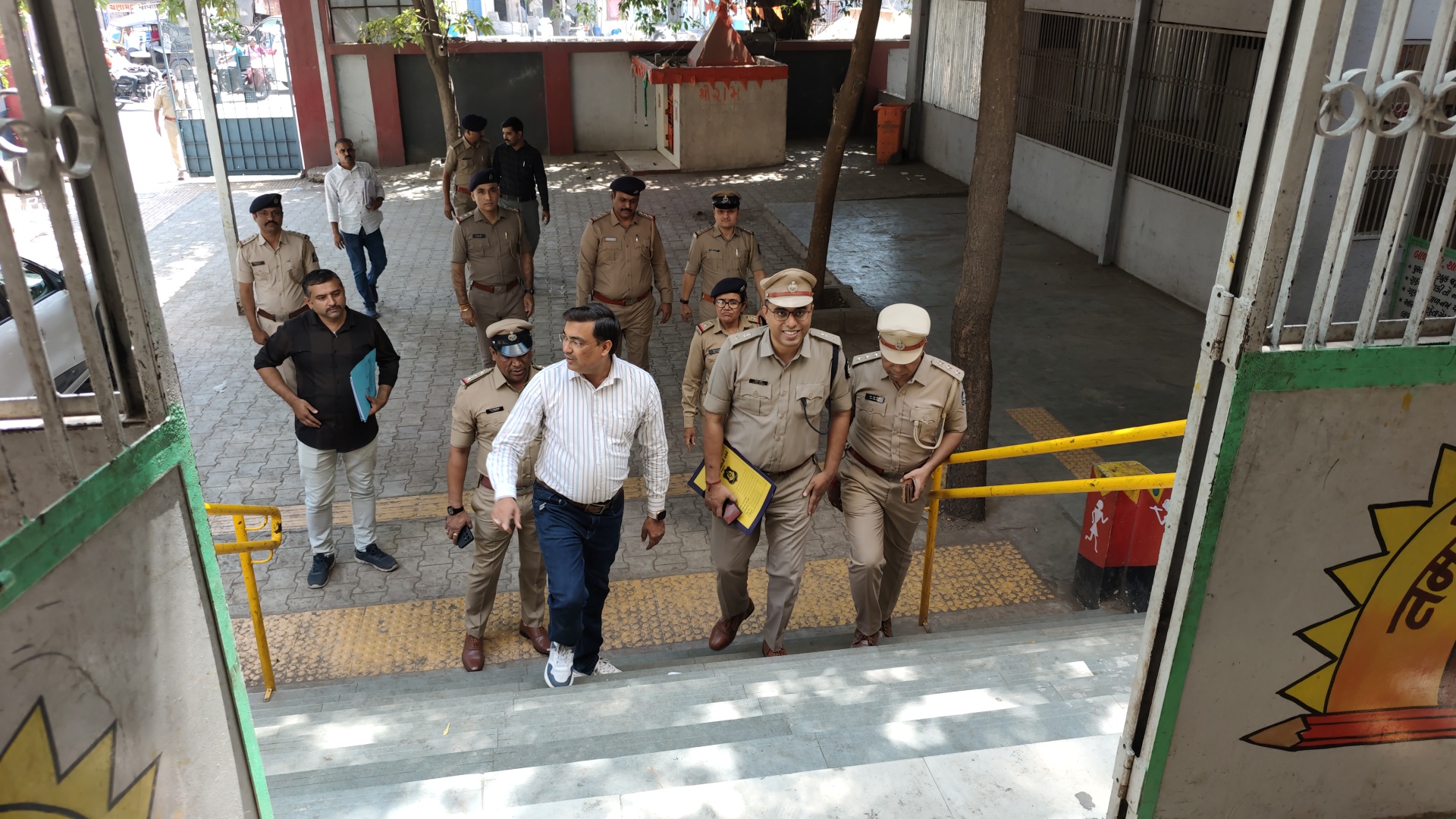 SP Nitish Pandey Inspects Sensitive Polling Stations | Ahmedabad-Botad ...